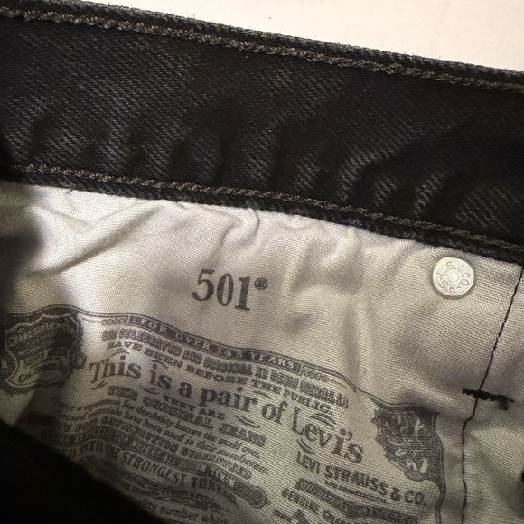 Levi’s Premium 501 High Rise Shorts Distressed Black - Women’s 30 - Picture 9 of 9